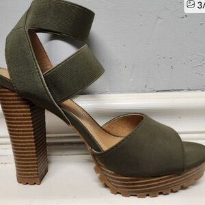 NWT Olive Green Block Heel Sandals